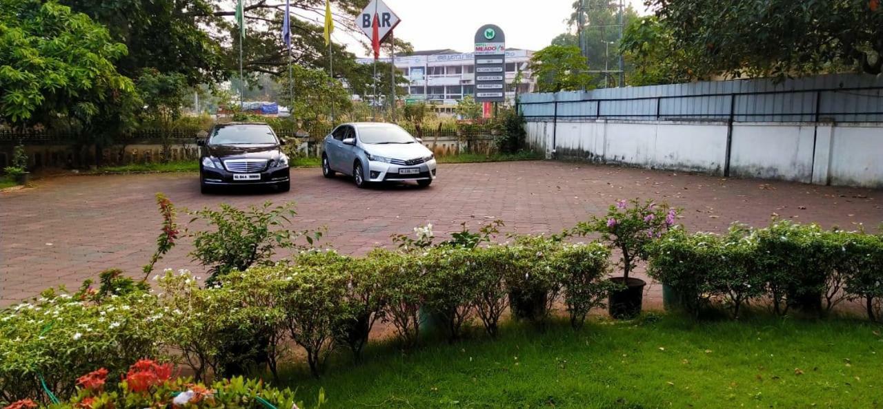 Hotel Meadows International Kizhake Chālakudi Eksteriør bilde